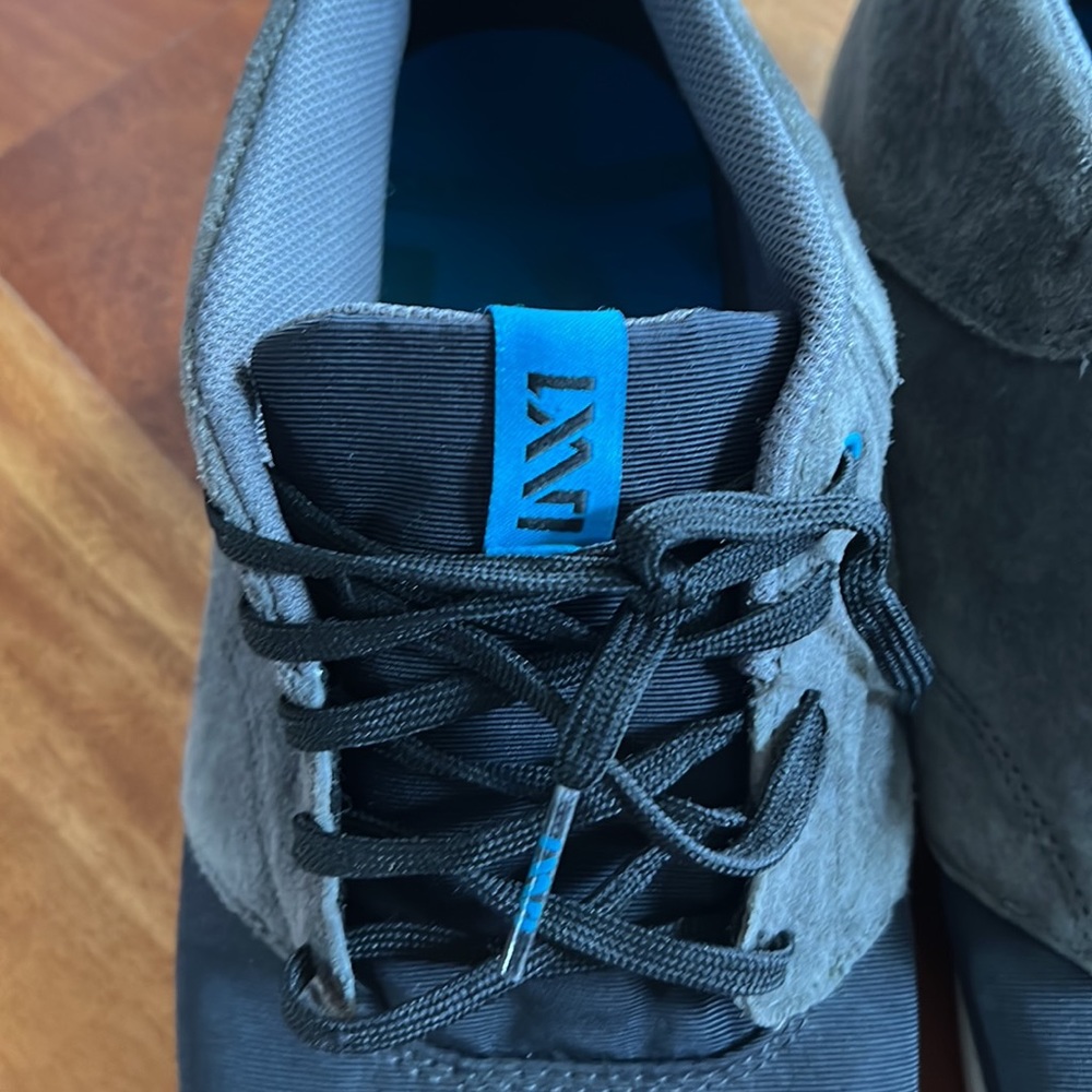 Vans - Picture 2 of 5